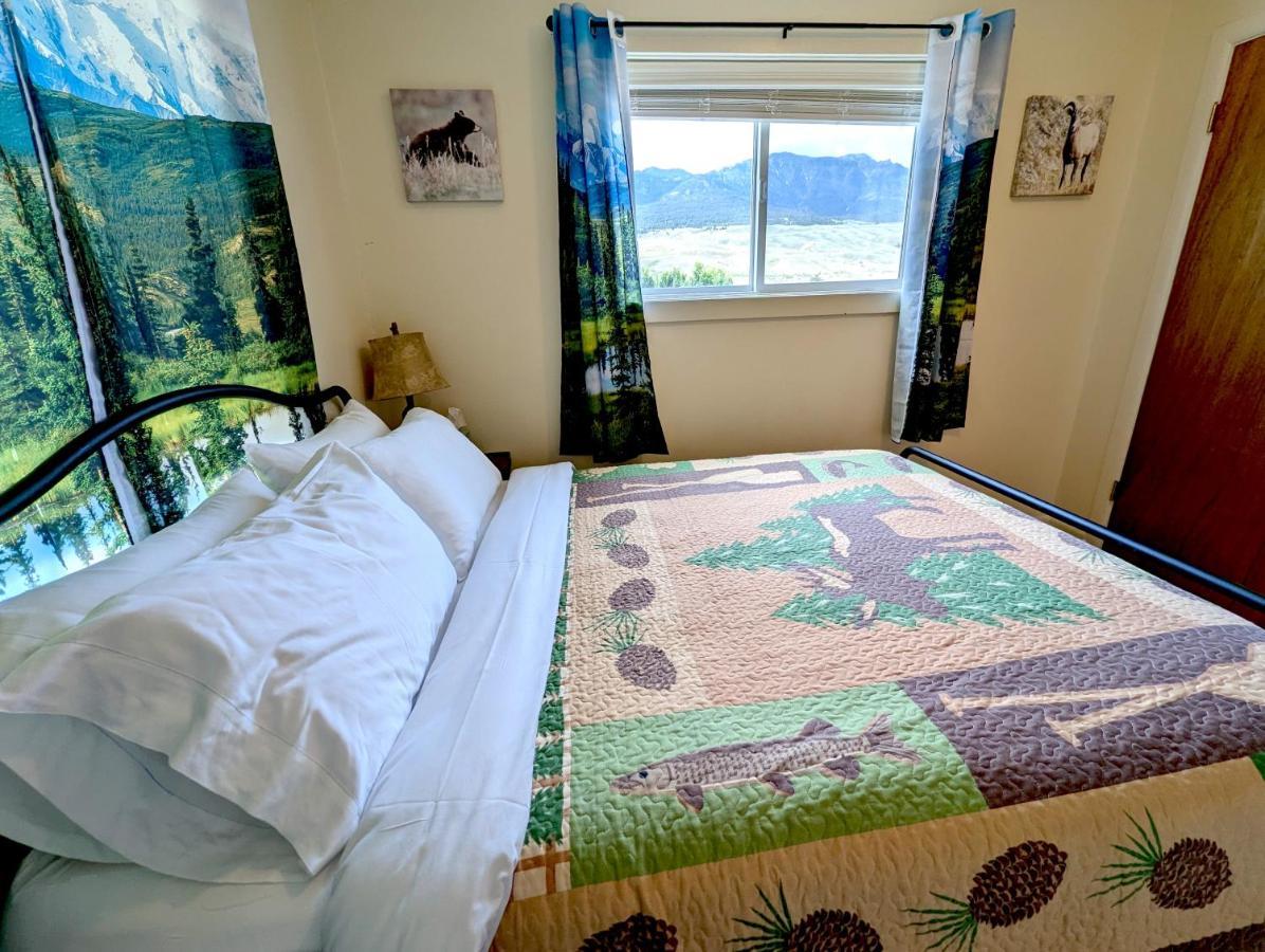 Yellowstone Treasure Guesthouses On The River Gardiner Exterior photo