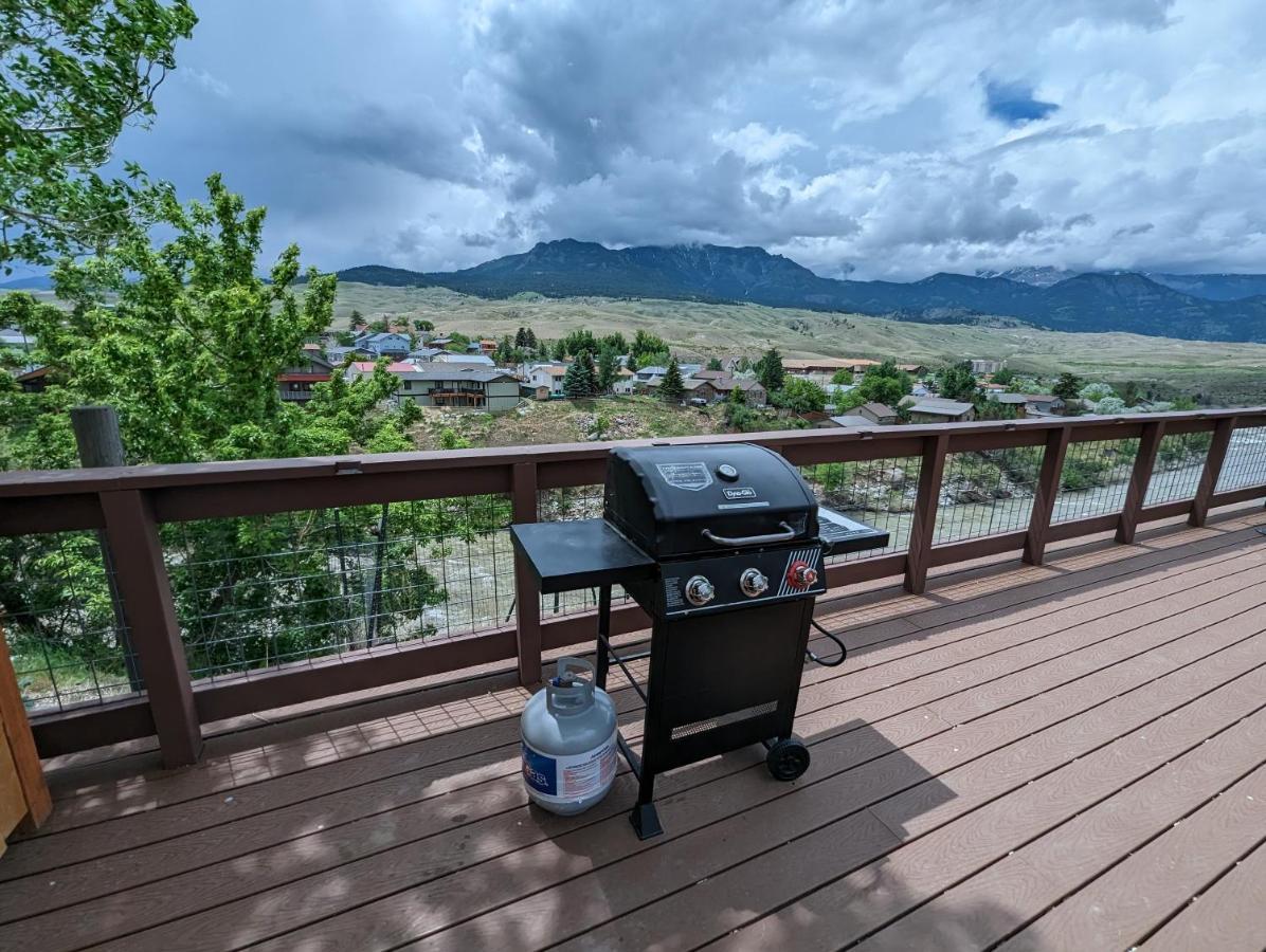 Yellowstone Treasure Guesthouses On The River Gardiner Exterior photo