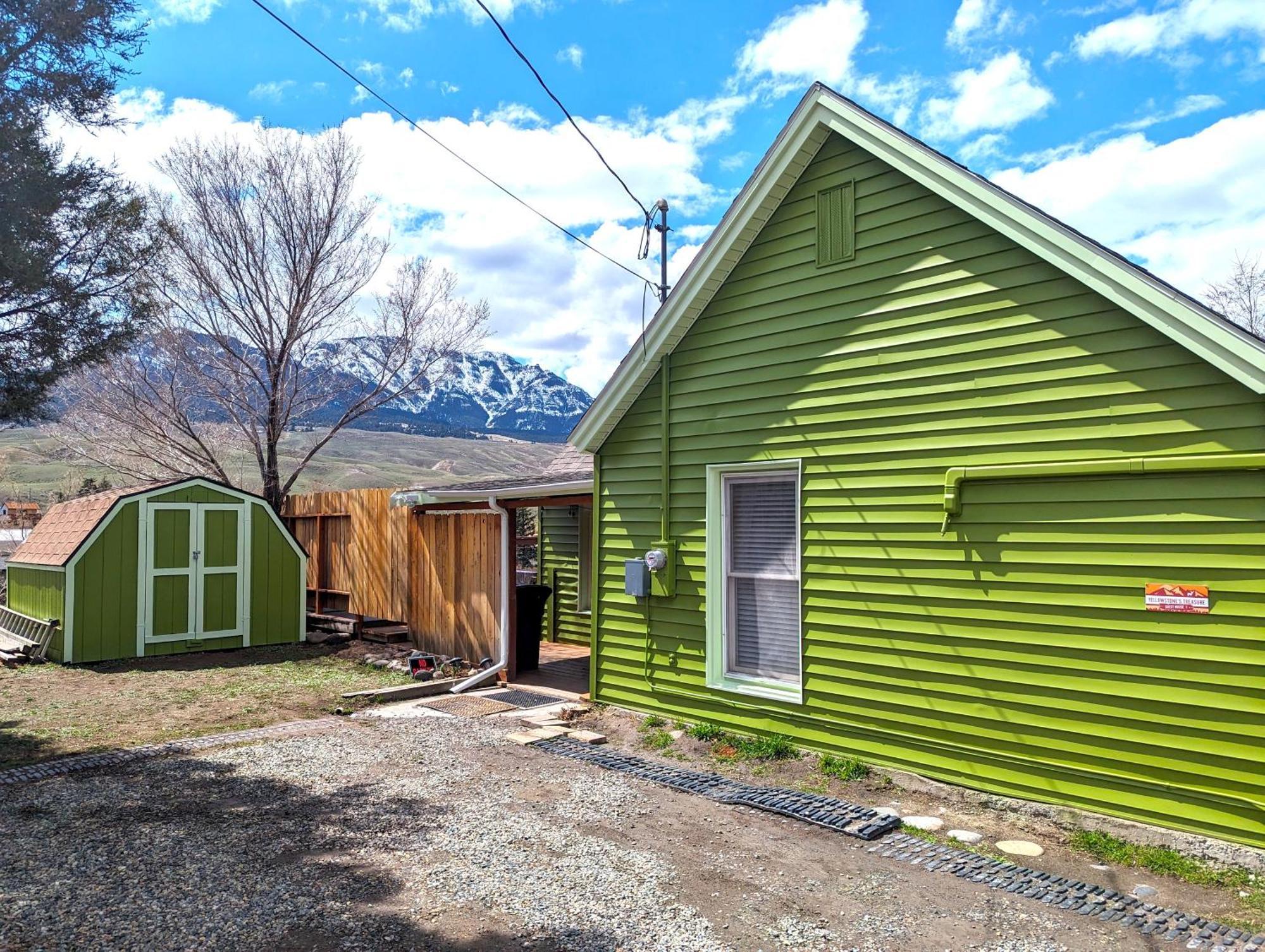 Yellowstone Treasure Guesthouses On The River Gardiner Exterior photo